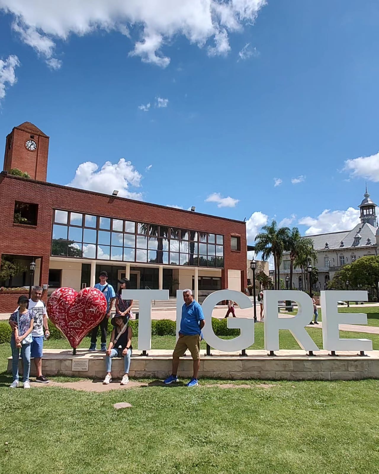 Tour Tigre con paseo en Barco por la isla Delta